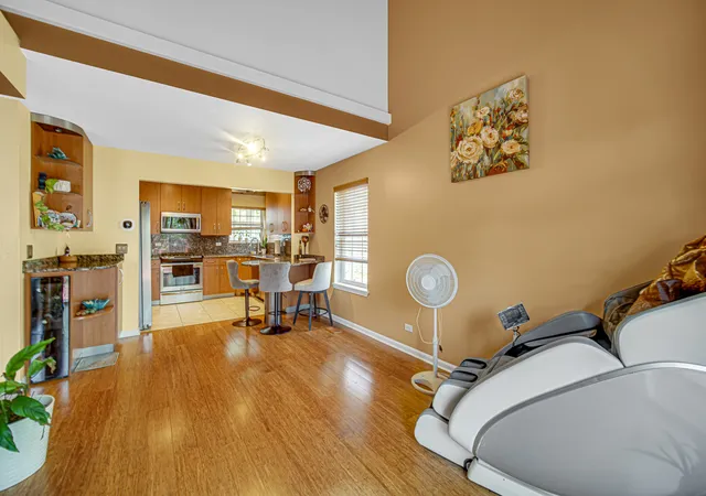 Photo 4 of House for sale at 1424 Derby Ln #1424, Mundelein, IL 60060 | MLS# 12702221 | Listing updated on 2026-08-28