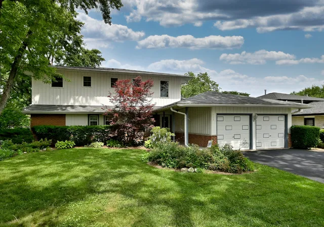 1st image of 823 Milbeck Ave, Elk Grove Village, IL 60007 | MLS# 12702223