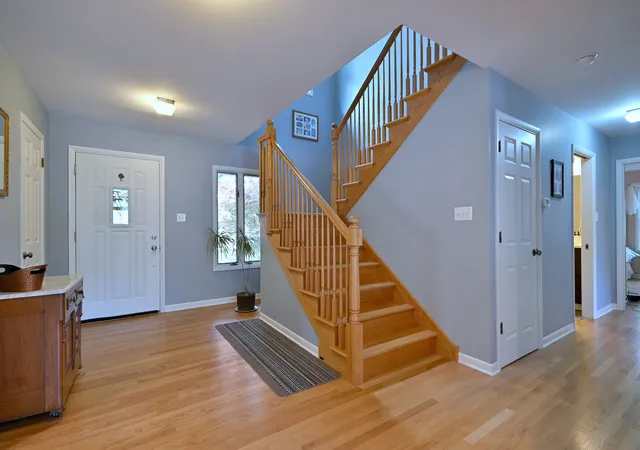 5th image of 823 Milbeck Ave, Elk Grove Village, IL 60007 | MLS# 12702223