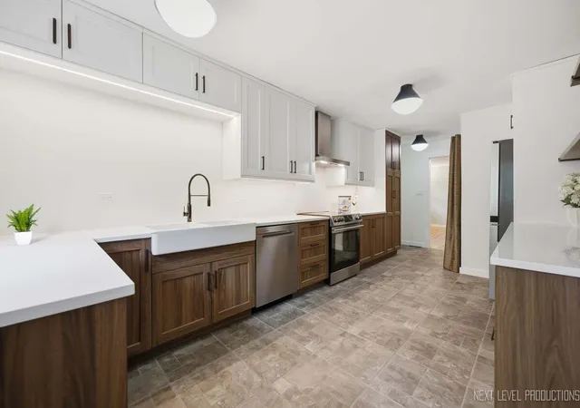 Photo 3 of Single family home for sale at 24 W Stonegate Dr, Prospect Heights, IL 60070 | MLS# 12702290 | Listing updated on 2026-09-24