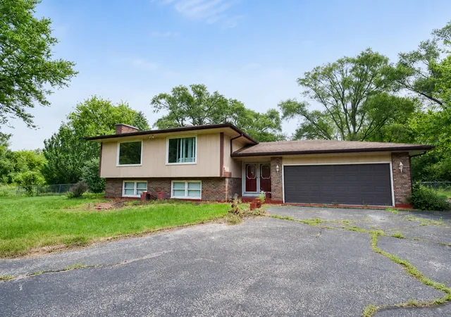 Photo 1 of Single family home for sale at 3914 Raycraft Rd, Woodstock, IL 60098 | MLS# 12702310 | Listing updated on 2026-09-06