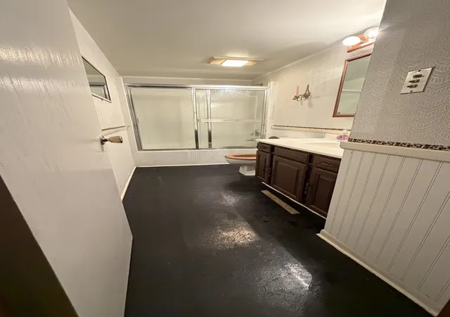 Photo 4 of Single family home for sale at 3914 Raycraft Rd, Woodstock, IL 60098 | MLS# 12702310 | Listing updated on 2026-10-03