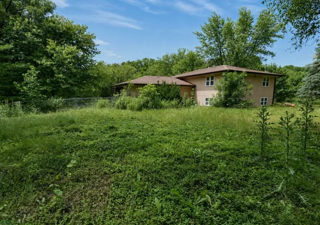 Photo 3 of Single family home for sale at 3914 Raycraft Rd, Woodstock, IL 60098 | MLS# 12702310 | Listing updated on 2026-10-03