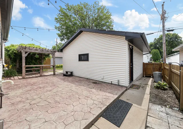 Photo 3 of Single family home for sale at 2514 23rd A Ave, Moline, IL 61265 | MLS# 12702328 | Listing updated on 2026-07-17