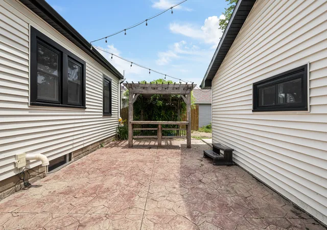 Photo 3 of Single family home for sale at 2514 23rd A Ave, Moline, IL 61265 | MLS# 12702328 | Listing updated on 2026-07-17