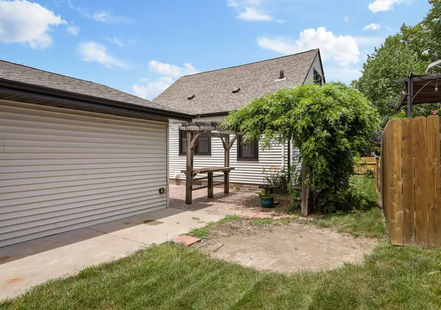 Photo 4 of Single family home for sale at 2514 23rd A Ave, Moline, IL 61265 | MLS# 12702328 | Listing updated on 2026-07-17