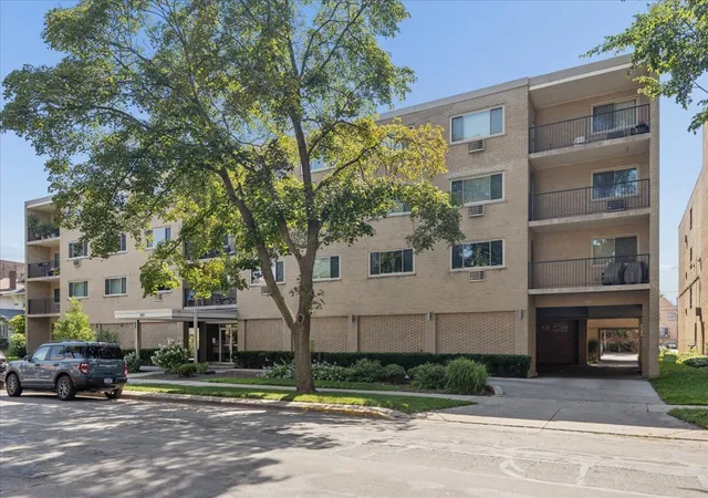 Homes for sale in Oak Park, IL | 425 Home Ave #1g, Oak Park, IL 60302 | MLS# 12702342
