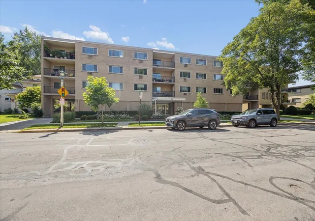 Homes for sale in Oak Park, IL | 425 Home Ave #1g, Oak Park, IL 60302 | MLS# 12702342