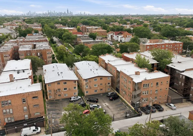Homes for sale in Oak Park, IL | 714 N Austin Boulevard, Oak Park, IL 60302 | Houzeo