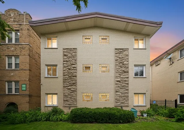 Homes for sale in Oak Park, IL | 714 N Austin Blvd #202, Oak Park, IL 60302 | MLS# 12702355