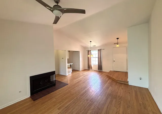 2nd image of 382 Sandhurst Cir #7, Glen Ellyn, IL 60137 | MLS# 12702356