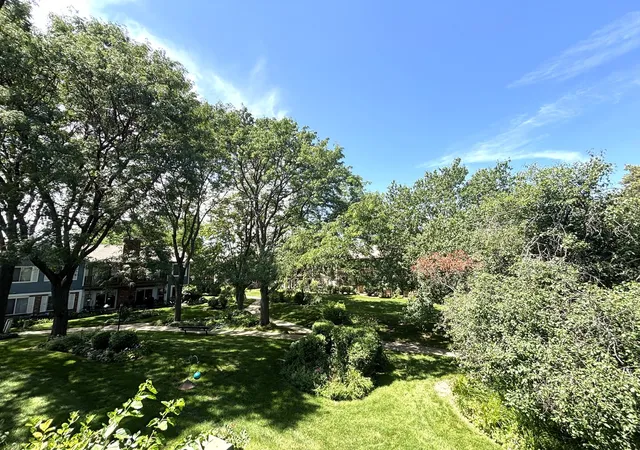8th image of 382 Sandhurst Cir #7, Glen Ellyn, IL 60137 | MLS# 12702356
