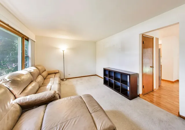 3rd image of 249 Sunrise Ave, Willowbrook, IL 60527 | MLS# 12702359