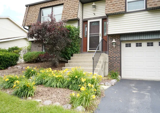 1st image of 1751 President St, Glendale Heights, IL 60139 | MLS# 12702373
