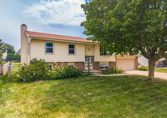 Photo 1 of Single family home for sale at 304 S Evergreen Ln, Bloomington, IL 61704 | MLS# 12702395 | Listing updated on 2026-07-29
