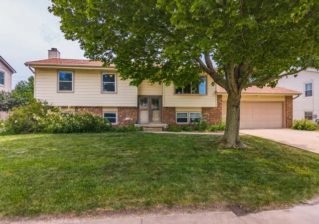 Photo 46 of Single family home for sale at 304 S Evergreen Ln, Bloomington, IL 61704 | MLS# 12702395 | Listing updated on 2026-10-08