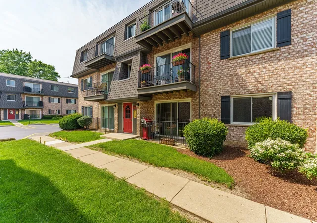 Homes for sale in Palatine, IL | 884 S Plum Grove Rd #111, Palatine, IL 60067 | MLS# 12702397