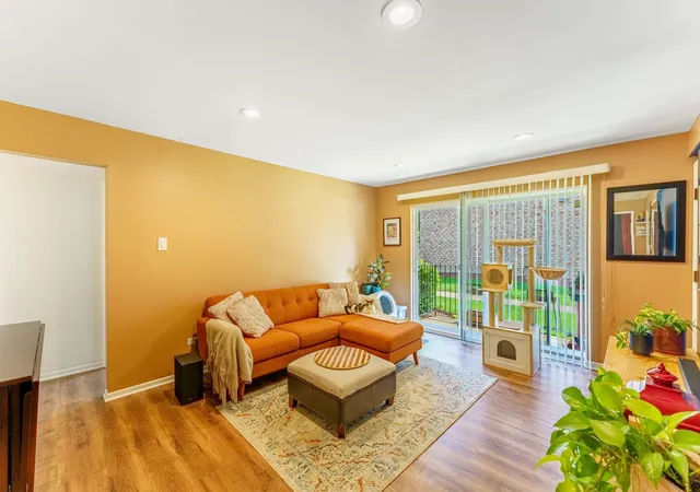Homes for sale in Palatine, IL | 884 S Plum Grv Rd, Palatine, IL 60067