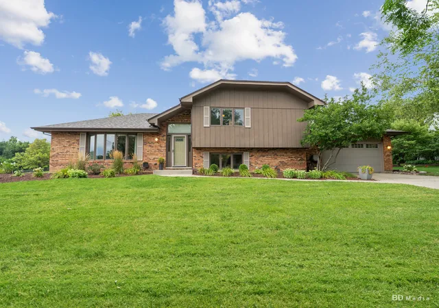 Photo 1 of Single family home for sale at 105 Azalea Rd, Frankfort, IL 60423 | MLS# 12702401 | Listing updated on 2026-08-28