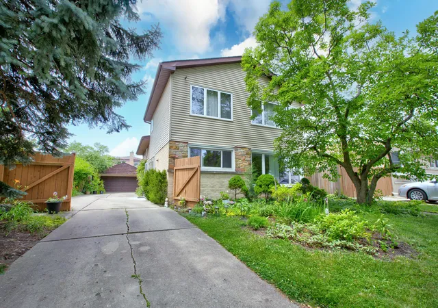 1st image of 8936 N Elmore St, Niles, IL 60714 | MLS# 12702411