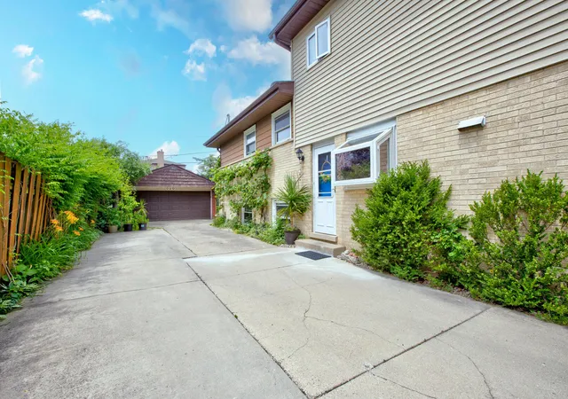2nd image of 8936 N Elmore St, Niles, IL 60714 | MLS# 12702411