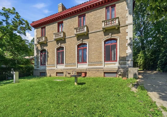 2nd image of 9924 S Longwood Dr, Chicago, IL 60643 | MLS# 12702413