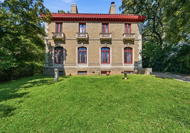3rd image of 9924 S Longwood Dr, Chicago, IL 60643 | MLS# 12702413