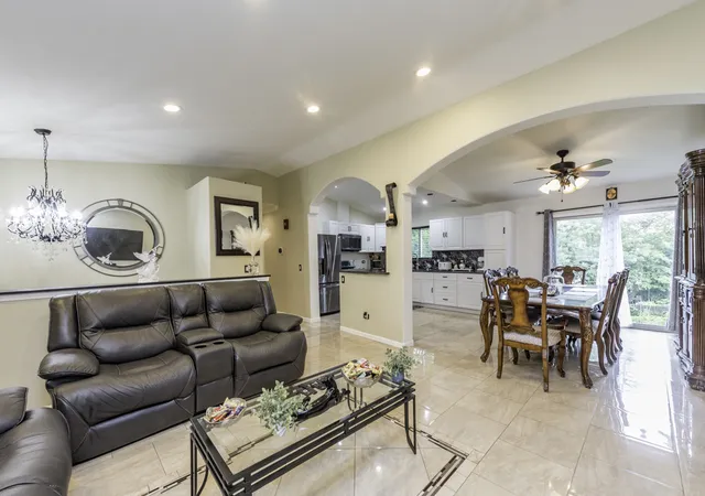 3rd image of 320 S Martin Luther King Jr Ave, Waukegan, IL 60085 | MLS# 12702417