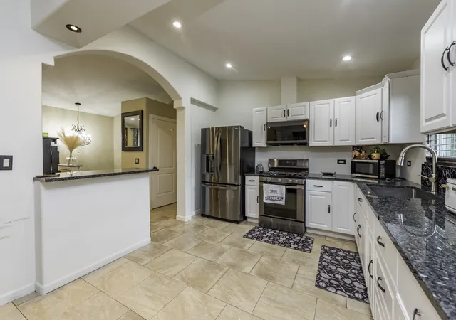 5th image of 320 S Martin Luther King Jr Ave, Waukegan, IL 60085 | MLS# 12702417