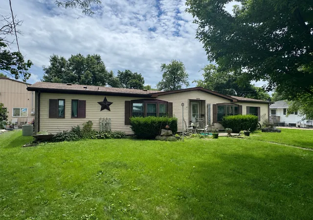 Photo 1 of Single family home for sale at 403 E Byron St, Sidney, IL 61877 | MLS# 12702418 | Listing updated on 2026-08-25