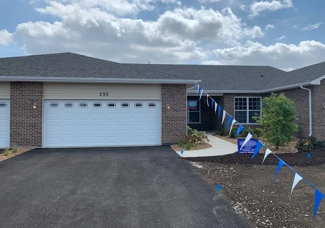 3rd image of 402 Bluebell Dr, Bolingbrook, IL 60440 | MLS# 12702419
