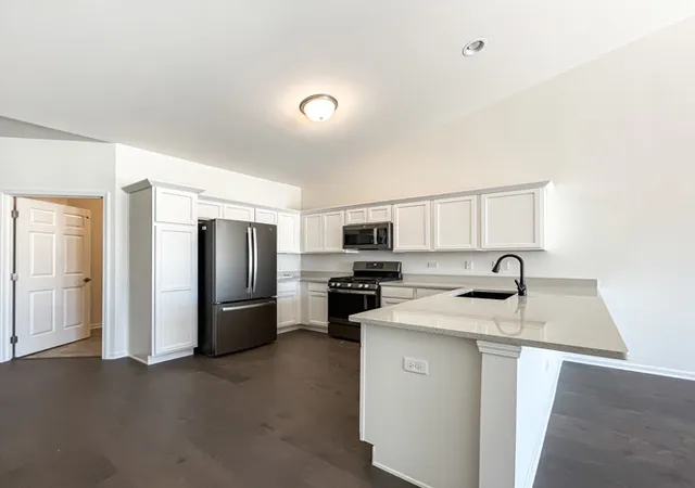 4th image of 402 Bluebell Dr, Bolingbrook, IL 60440 | MLS# 12702419