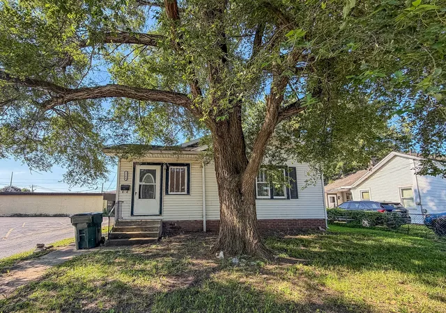 Photo 1 of Single family home for sale at 1104 W Williams St, Danville, IL 61832 | MLS# 12702427 | Listing updated on 2026-07-26