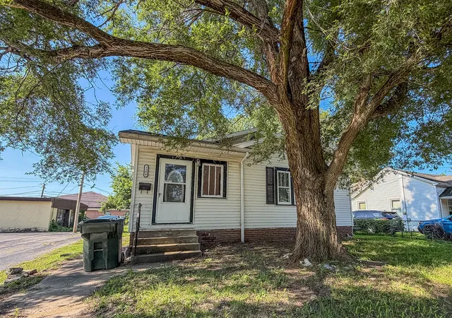 Photo 2 of Single family home for sale at 1104 W Williams St, Danville, IL 61832 | MLS# 12702427 | Listing updated on 2026-07-26