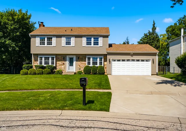 Homes for sale in Buffalo Grove, IL | 32 Timber Hill Rd, Buffalo Grove, IL 60089 | MLS# 12702428
