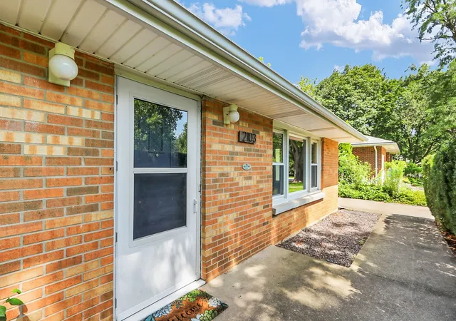 2nd image of 2103 Burlison Dr, Urbana, IL 61801 | MLS# 12702430