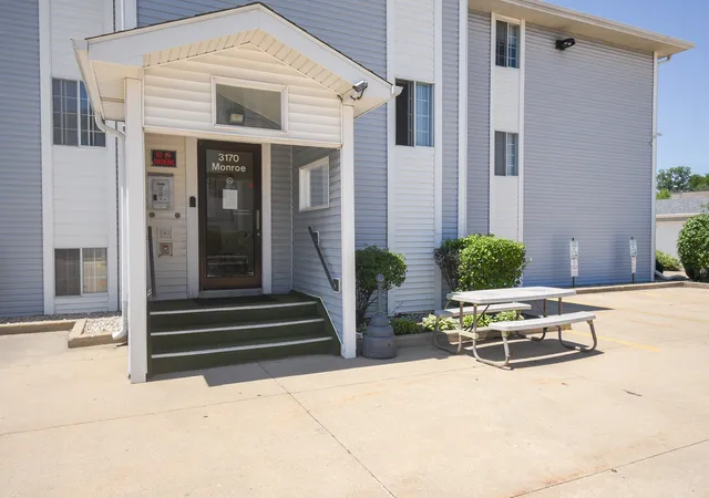 2nd image of 3170 W Monroe St #112, Waukegan, IL 60085 | MLS# 12702438