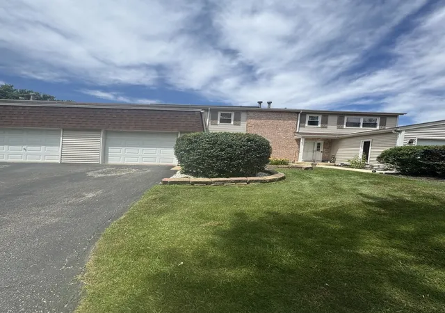 2nd image of 140 Julie Rd, Bolingbrook, IL 60440 | MLS# 12702448