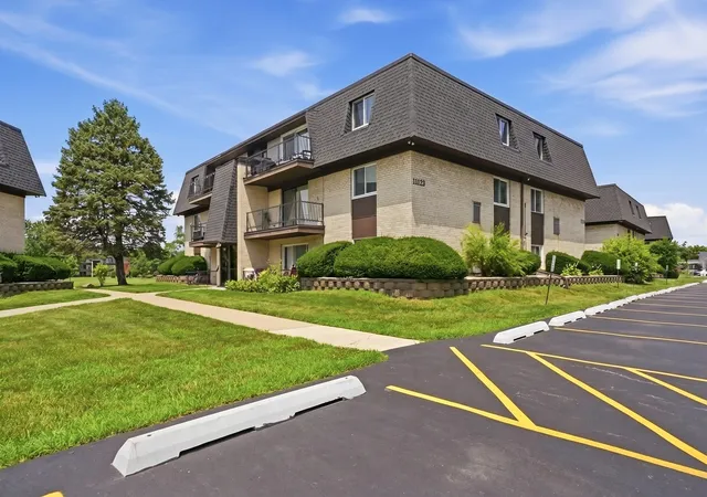 Homes for sale in Palos Hills, IL | 11123 S 84Th Ave #2B, Palos Hills, IL 60465 | MLS# 12702502
