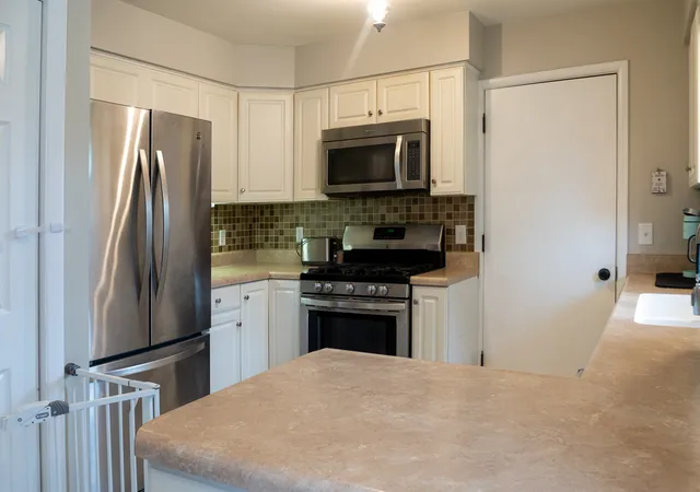 Photo 4 of Single family home for sale at 810 42nd Street, Moline, IL 61265 | MLS# 12702510 | Listing updated on 2026-09-16