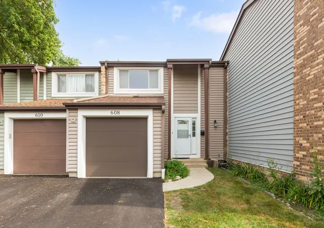 Townhouse for sale at 608 Westwood Ct, Wheeling, IL 60090 | MLS# 12702529