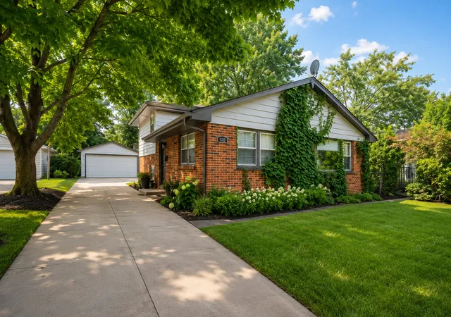 Photo 1 of Single family home for sale at 421 E Courtland St, Mundelein, IL 60060 | MLS# 12702556 | Listing updated on 2026-07-22