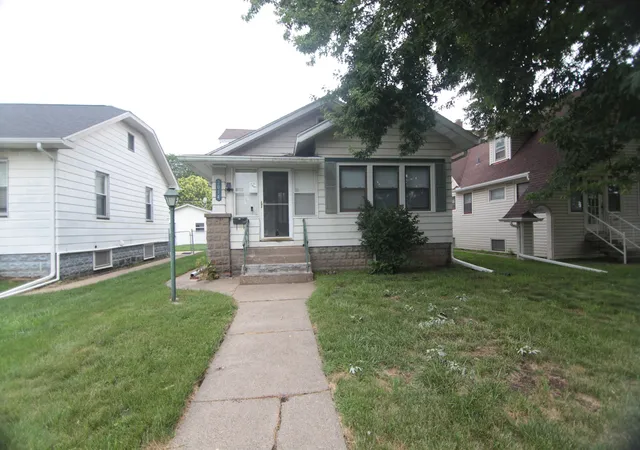 Homes for sale in Rock Island, IL | 2014 33rd St, Rock Island, IL 61201 | MLS# 12702614