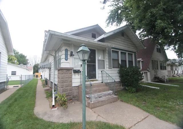 Homes for sale in Rock Island, IL | 2014 33rd St, Rock Island, IL 61201 | MLS# 12702614