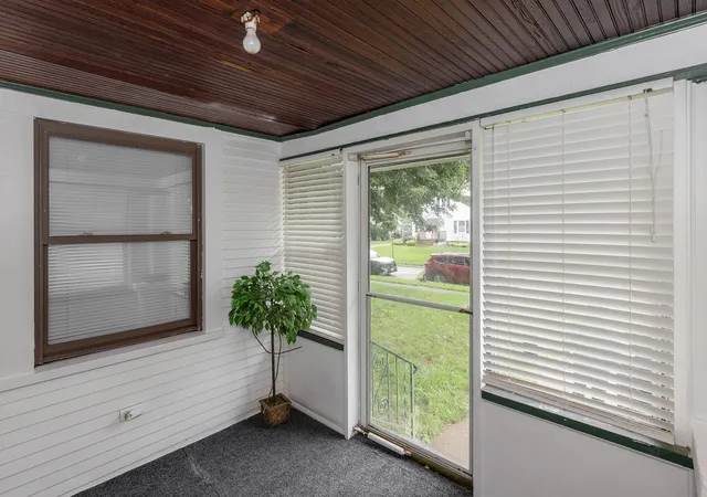 Photo 4 of Single family home for sale at 2014 33rd Street, Rock Island, IL 61201 | MLS# 12702614 | Listing updated on 2026-09-15