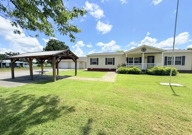 Photo 2 of Single family home for sale at 885 Wilson St, Marion, IL | MLS# 12702625 | Listing updated on 2026-07-17