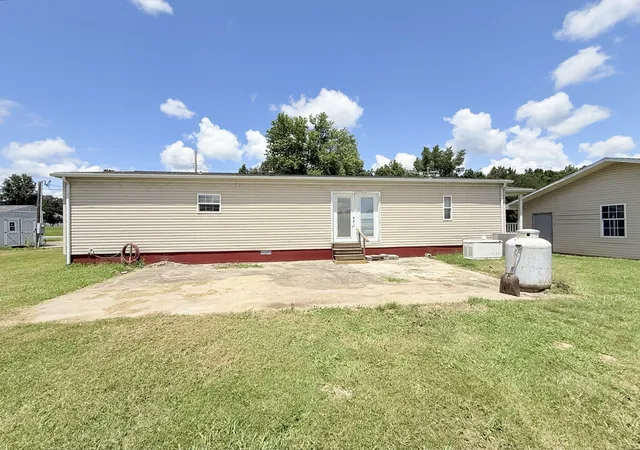 Photo 4 of Single family home for sale at 885 Wilson St, Marion, IL | MLS# 12702625 | Listing updated on 2026-07-17