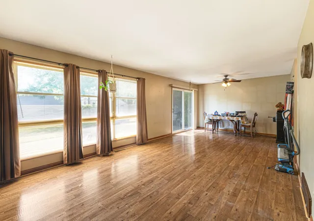 Photo 3 of Single family home for sale at 39 Arapaho Dr, Thornton, IL 60476 | MLS# 12702633 | Listing updated on 2026-09-01