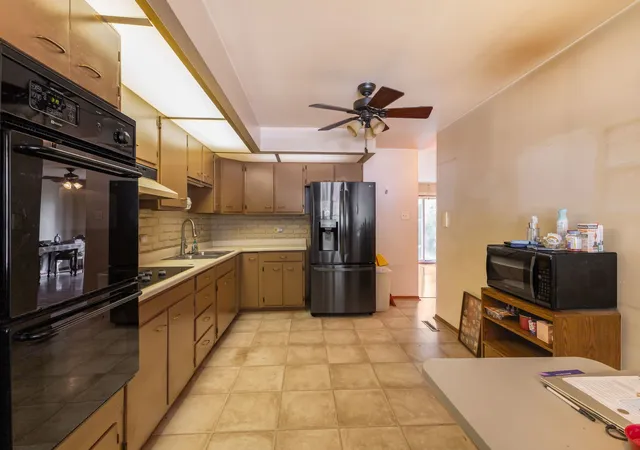 Photo 4 of Single family home for sale at 39 Arapaho Dr, Thornton, IL 60476 | MLS# 12702633 | Listing updated on 2026-09-01