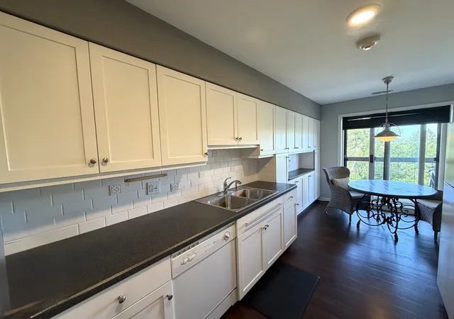2nd image of 501 Lake Hinsdale Dr #506, Willowbrook, IL 60527 | MLS# 12702662